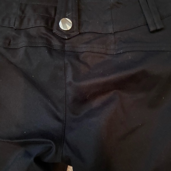 Cache size 4 black Bermuda shorts - Picture 4 of 6